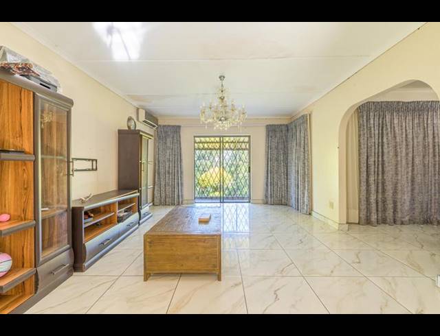 5 BEDROOM HOUSE FOR SALE IN CHASE VALLEY DOWNS